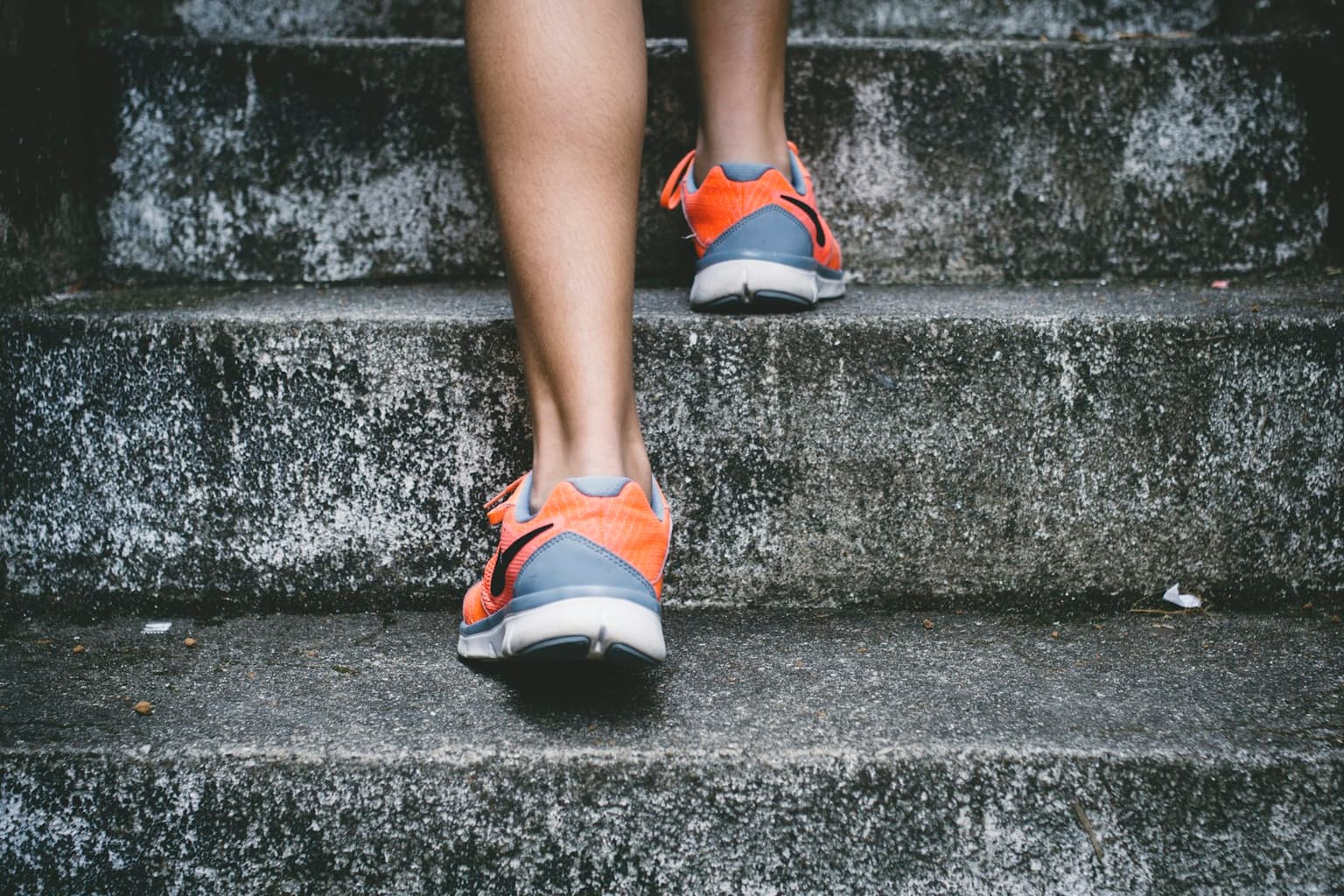 A runner on a trail during recovery training
