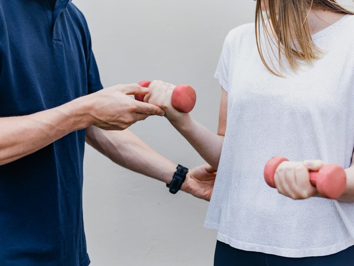 Clinician supervising light strengthening exercises for joint-friendly movement